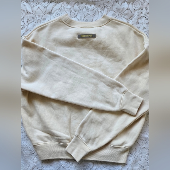 Fear of God Essentials Cream Crewneck (size M) - Picture 2 of 3